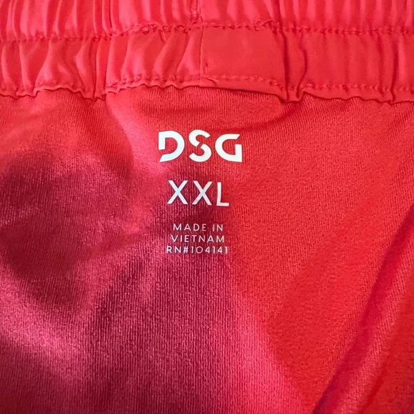 DSG Ladies Performance Shorts, Volcanic Red, Mid Rise Stride, Size XXL, NWT - Picture 4 of 8